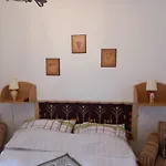 Galambos Pinceszet 3*